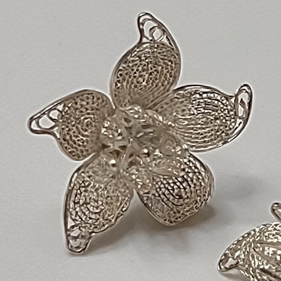 Lightweight Metal Mesh Filigree Flower Earrings - Picture 8 of 14